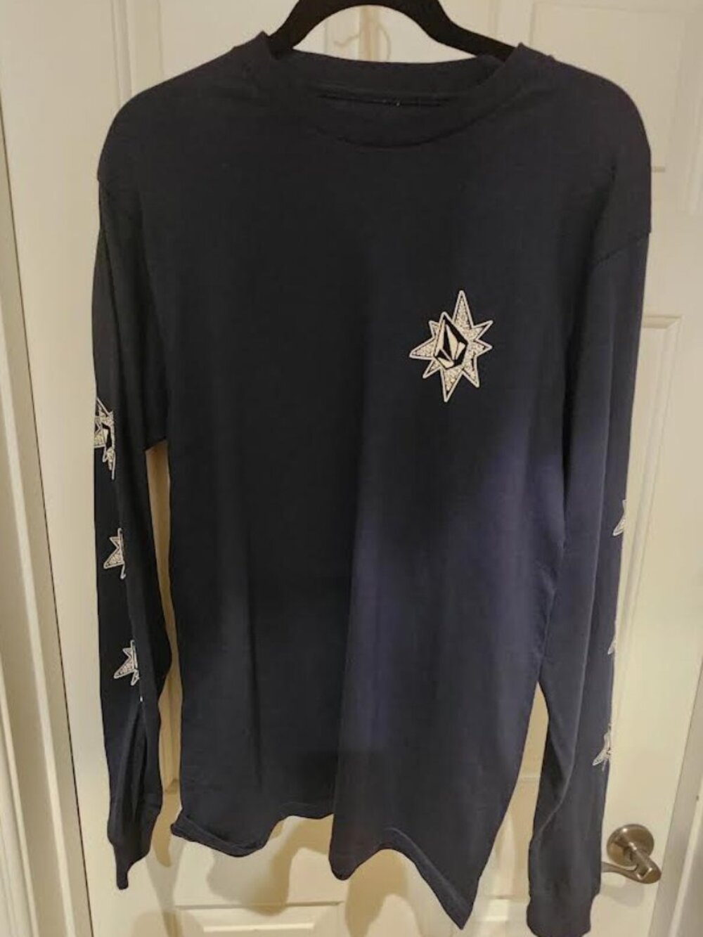 NWT-MEN'S SIZE M VOLCOM LONG SLEEVE T-SHIRT